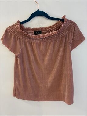 Shimmery Romantic BCX Dusty Rose Ribbed Off-Shoulder Short sleeve Top Sz xs